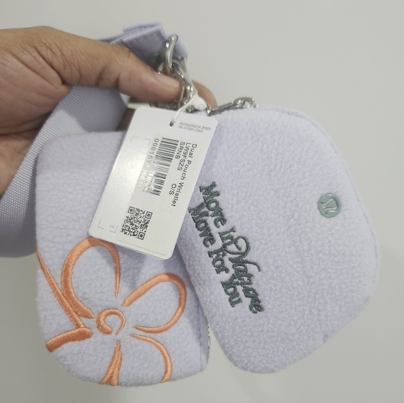 NWT DUAL POUCH WRISTLET in SOFT FLEECE - Picture 3 of 6